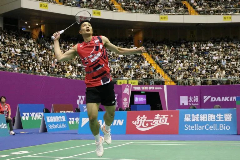 周天成泰國羽球公開賽旗開得勝：三局力退丹麥悍將，晉級次輪！