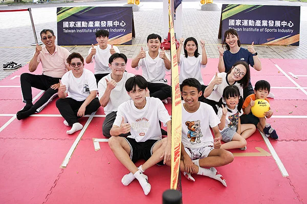 蕭湘凌力挺運動平權,親身體驗坐地排球的獨特魅力與挑戰