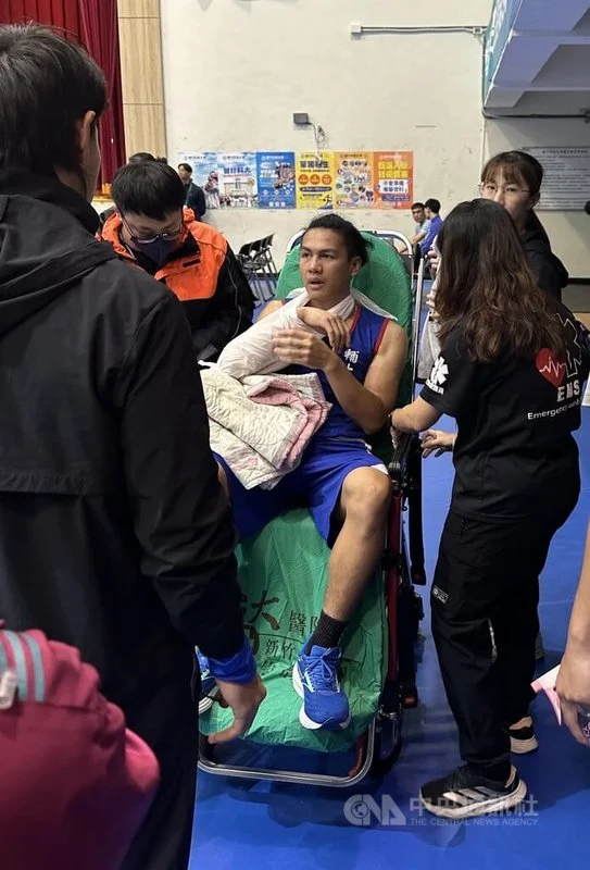 NBA季後賽戰況:溫班亞馬遭驅逐,愛德華茲率灰狼力克馬刺扳平系列賽